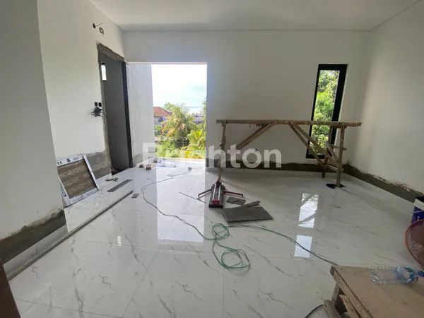 image RUMAH BARU STRATEGIS DI SESETAN (5)