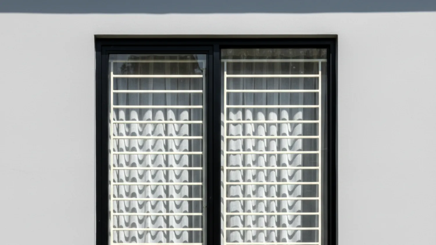 10 model teralis jendela minimalis terbaru 11 teralis dengan bingkai warna