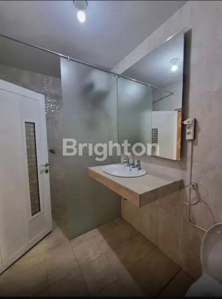 image RUMAH MEWAH 2 LANTAI DI PERUMAHAN CITRAGRAND (6)