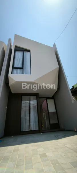 image RUMAH MODERN SUTOREJO READY 2 UNIT (SIAP JULI 2024) ROW 3 MOBIL (1)