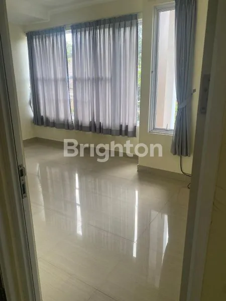 image RUMAH SIAP HUNI MALIBU 3 KT DI GADING SERPONG (2)