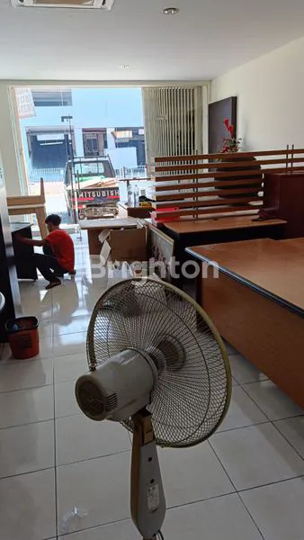 image RUKO STRATEGIS 2 UNIT JEJER JADI SATU DIJUAL CEPAT LOKASI RUNGKUT SAMPING TRANSMART (3)