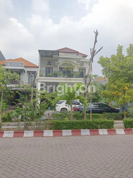 image ROYAL KETINTANG REGENCY DI JALAN UTAMA BOULEVARD (1)