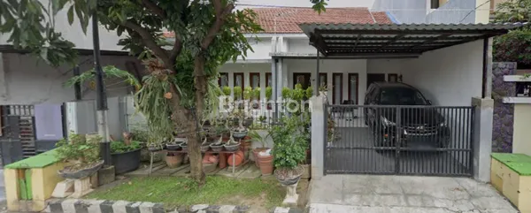 image RUMAH RUNGKUT ASRI DEKAT KAMPUS UPN COCOK UNTUK USAHA KOS, LOKASI BAGUS STRATEGIS, ROW JALAN LEBAR  (1)