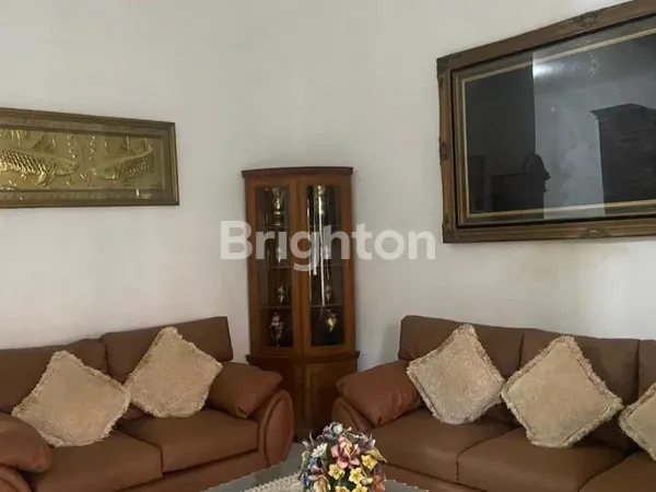 image RUMAH RUNGKUT ASRI DEKAT KAMPUS UPN COCOK UNTUK USAHA KOS, LOKASI BAGUS STRATEGIS, ROW JALAN LEBAR  (5)