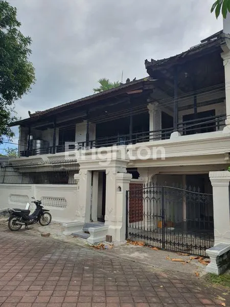 image DUA RUMAH DI HOTEL  KUTA (1)