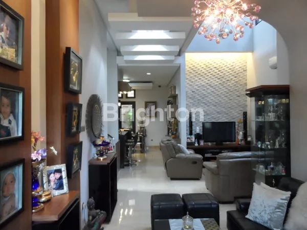 image RUMAH SULTAN RAFFLES HILLS CIBUBUR: ELIT, MEWAH, DEKAT SEMUA, INVESTASI CERDAS! (6)