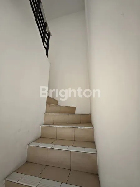 image RUMAH 2 LANTAI BAGUS DAN TERAWAT DI LOKASI YANG BAGUS DI LIPPO KARAWACI TANGERANG BANTEN (4)