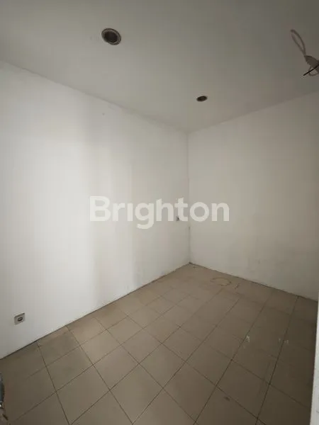 image RUMAH 2 LANTAI BAGUS DAN TERAWAT DI LOKASI YANG BAGUS DI LIPPO KARAWACI TANGERANG BANTEN (2)