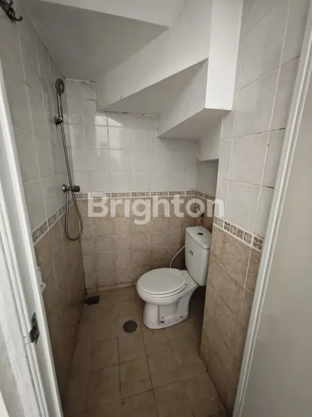 image RUMAH 2 LANTAI BAGUS DAN TERAWAT DI LOKASI YANG BAGUS DI LIPPO KARAWACI TANGERANG BANTEN (6)