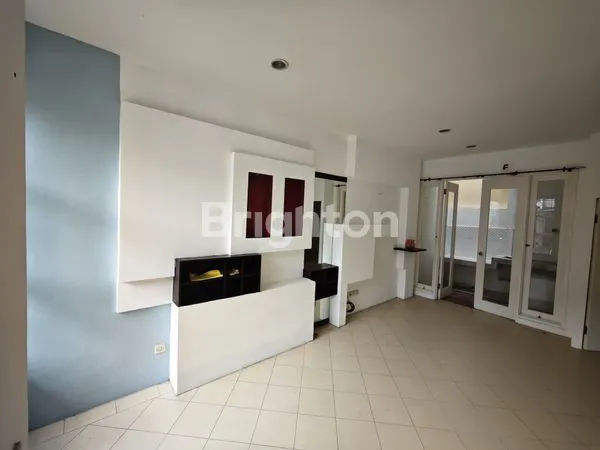 image RUMAH 2 LANTAI BAGUS DAN TERAWAT DI LOKASI YANG BAGUS DI LIPPO KARAWACI TANGERANG BANTEN (3)