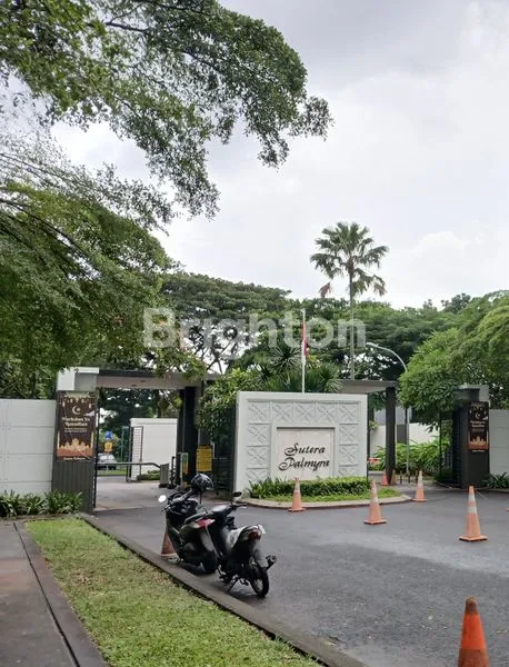 image RUMAH CANTIK BANGUNAN BARU 3 LANTAI DI KAWASAN ELIT ALAM SUTERA (1)