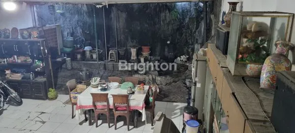 image RUMAH MEWAH 2 LANTAI DI SURABAYA, SIAP HUNI (4)