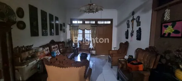 image RUMAH MEWAH 2 LANTAI DI SURABAYA, SIAP HUNI (5)