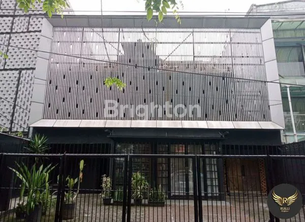 image RUMAH USAHA 3 LANTAI UNIK, LOKASI EMAS PINGGIR JALAN UTAMA PELAJAR PEJUANG 45, BANDUNG (1)