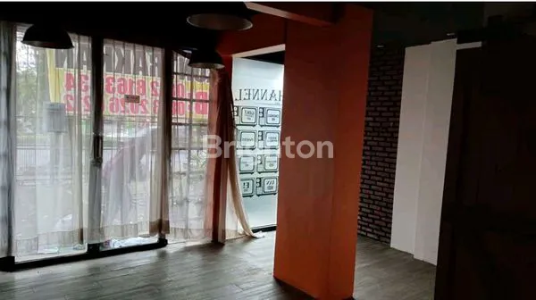 image RUMAH USAHA 3 LANTAI UNIK, LOKASI EMAS PINGGIR JALAN UTAMA PELAJAR PEJUANG 45, BANDUNG (3)