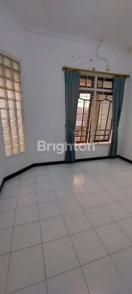 image HUNIAN TERAWAT 2 LANTAI DI BARATAJAYA (5)