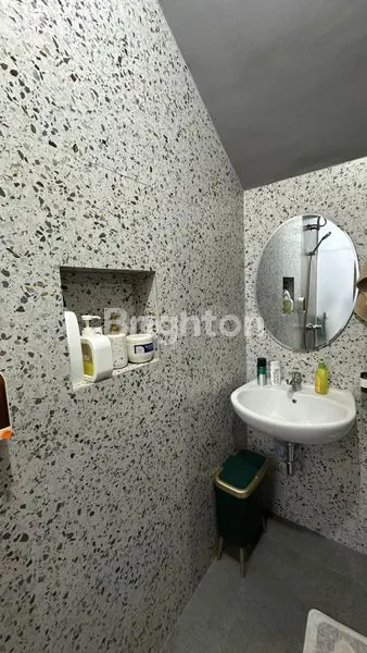 image DI JUAL RUMAH MEWAH MINIMALIS SIAP HUNI DI TAPOS DEPOK, 5 MENIT KE TOL CIMANGGIS, 10 MENIT KE TOL CIBUBUR, 10-12 MENIT KE STASIUN LRT HARJAMUKTI, 8 MENIT KE RS MITRA KELUARGA CIMANGGIS (4)