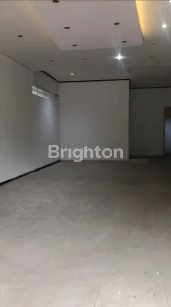 DISEWAKAN RUKO 3 LANTAI PINGGIR JALAN BESAR