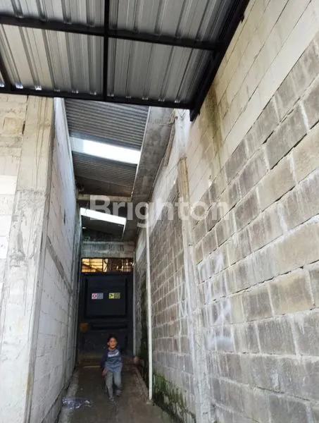 image RUMAH DAN KANDANG SAPI PERAH MODERN DI BATU (3)