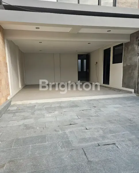 image RUMAH  BABATAN PRATAMA WIYUNG DEKAT PAKUWON, GRAHA FAMILY, WIYUNG, CITRALAND (2)