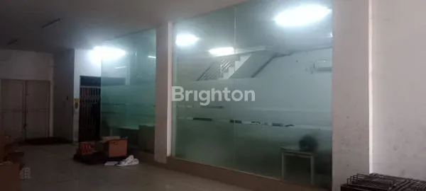 image SEWA RUKO STRATEGIS MAINROAD KLARI 3 LANTAI (8)