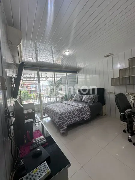 image RUMAH 3 LANTAI DI DAAN MOGOT, 6 KT (6)