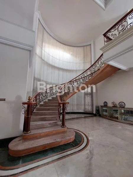 image RUMAH MEWAH 2 LANTAI DHARMAHUSADA INDAH, SURABAYA TIMUR. DEKAT RAYA MERR KERTAJAYA INDAH - MANYAR KERTOARJO - KAMPUS UNAIR - GALAXY MALL - RS UNAIR - RSUD HAJI SURABAYA - KAMPUS ITS, DLL. (6)