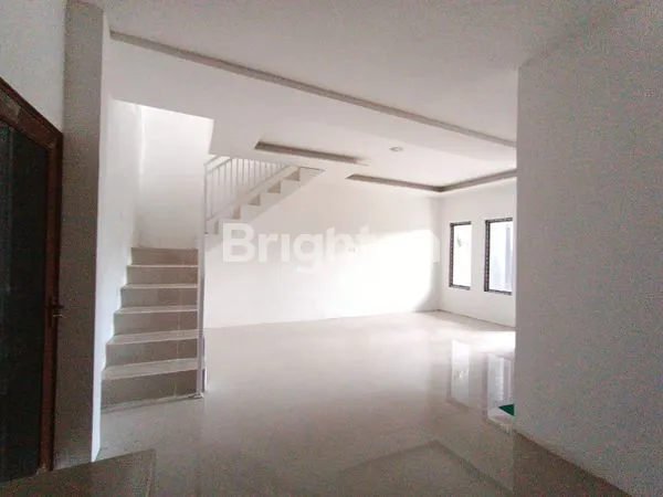 image RUMAH CANTIK 2 LANTAI DI KEBOIWA UTARA, DENPASAR BARAT (4)