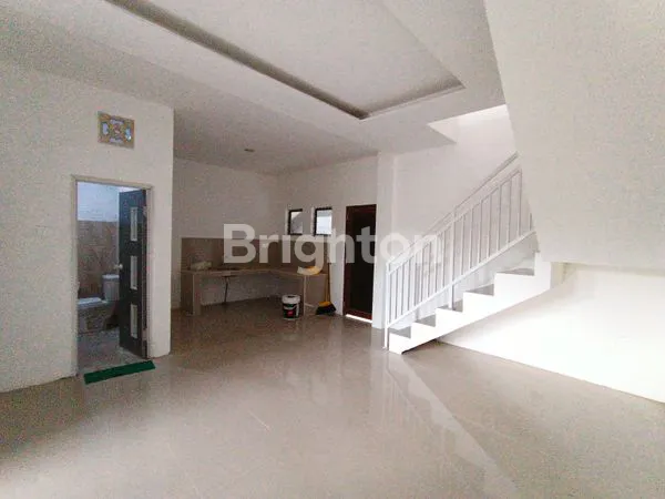 image RUMAH CANTIK 2 LANTAI DI KEBOIWA UTARA, DENPASAR BARAT (3)