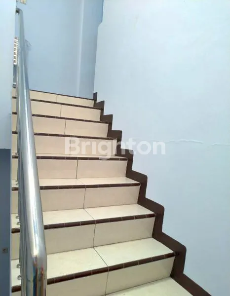 image HUNIAN NYAMAN RUMAH 3 LANTAI DI JELAMBAR,  ROW 1 MOBIL (5)