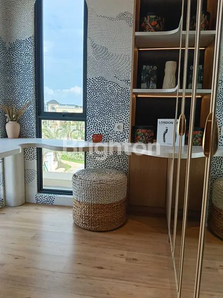 image RUMAH CLASIC 3 LANTAI DI CITRA 8 KALIDERES (7)