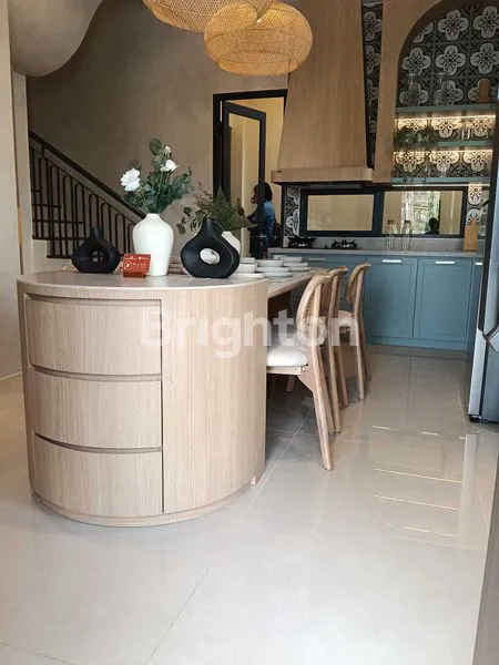 image RUMAH CLASIC 3 LANTAI DI CITRA 8 KALIDERES (2)