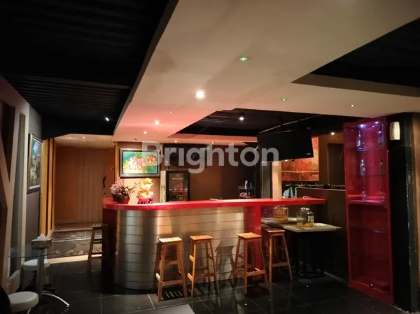 image BANGUNAN PUNGKUR STRATEGIS EX SHOWROOM DAN SPA DI PUSAT KOTA (2)