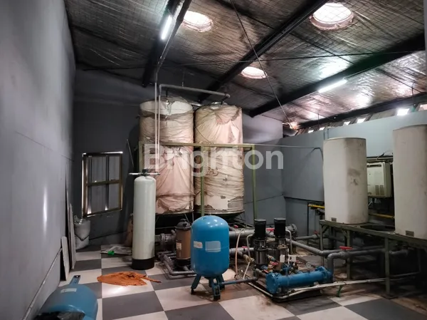 image BANGUNAN PUNGKUR STRATEGIS EX SHOWROOM DAN SPA DI PUSAT KOTA (8)