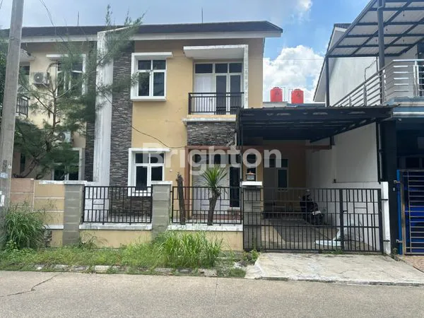 DI JUAL RUMAH 2 LANTAI DI VILLA BOGOR INDAH 5, 5-10 MENIT KE PUSAT PERBELANJAAN, 10-15 MENIT KE STASIUN BOGOR, 15-20 MENIT KE PINTU TOL BOGOR, 15-20 MENIT KE PUSAT KOTA BOGOR