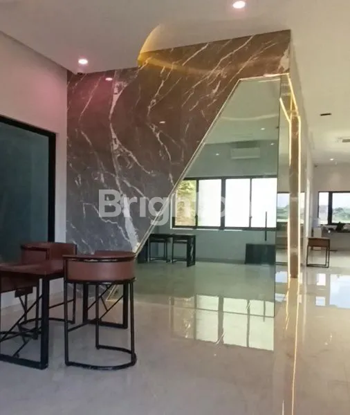 image GEDUNG 3 LANTAI HADAP SELATAN – LUAS, KOKOH, DAN SIAP PAKAI\\\\\\\\N (3)