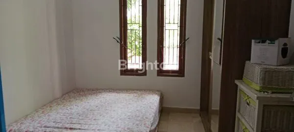 image RUMAH BAGUS D\\\'HOEK SIAP HUNI+SEMI FURNISHED+ROOFTOP DI KOMP PERUM YANG ASRI DI BUKIT BARUGA MAKASSAR (8)
