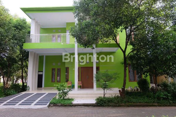 RUMAH BAGUS D\\\'HOEK SIAP HUNI+SEMI FURNISHED+ROOFTOP DI KOMP PERUM YANG ASRI DI BUKIT BARUGA MAKASSAR