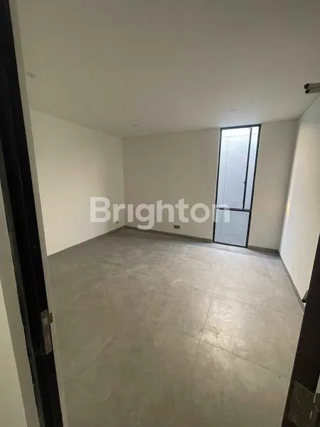 image JUAL RUMAH 2 LANTAI BARU GRESS CENTRAL PARK MULYOSARI SURABAYA TIMUR (6)