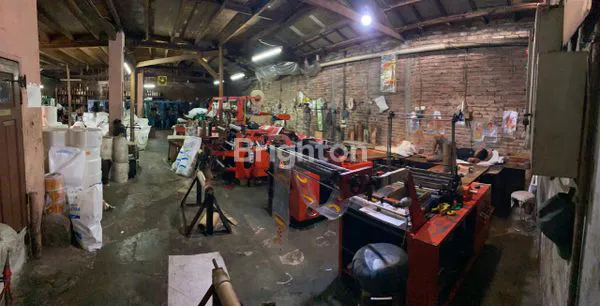 image RUMAH USAHA STRATEGIS EX PABRIK PLASTIK DI CENGKARENG – LT 308 M², LB 235 M², AKSES UTAMA DEKAT TOL\\N (6)