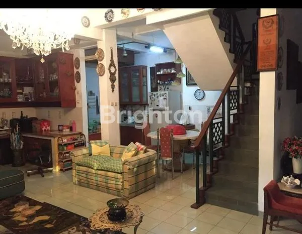 image RUMAH DUA LANTAI POJOK MURAH PULOMAS JAKTIM (7)
