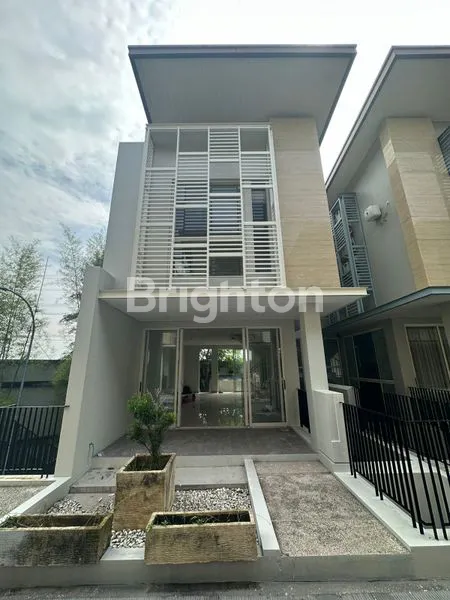 image RUMAH LIKE NEW WISATA BUKIT MAS CLUSTER NOTREDAME DEKAT KE PAKUWON MALL LENMARC CITRALAND  (1)