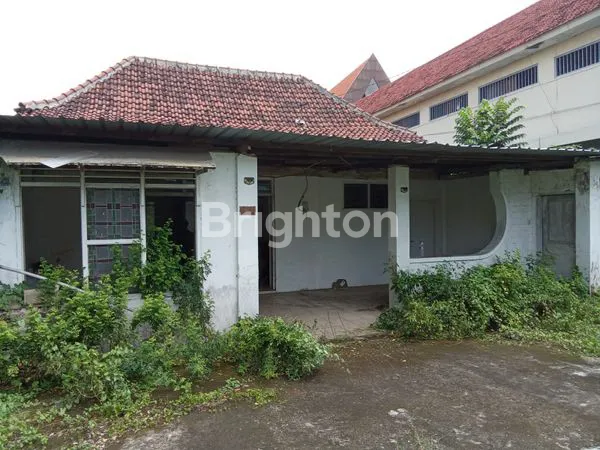 image RUMAH HITUNG TANAH BUYA HAMKA DI PUSAT KOTA JOMBANG DEKAT STASIUN KA LOKASI NOL JALAN RAYA COCOK UNTUK PERKANTORAN, TEMPAT USAHA, MINIMARKET (4)