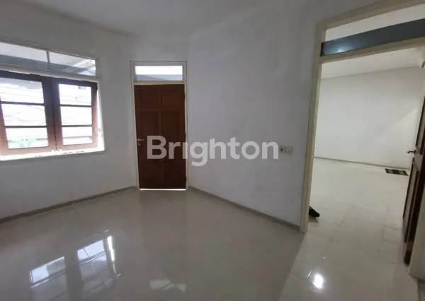 image RUMAH SIAP HUNI 2 LANTAI NGINDEN INTAN, LOKASI STRATEGIS, DEKAT KE PUSAT KOTA (2)