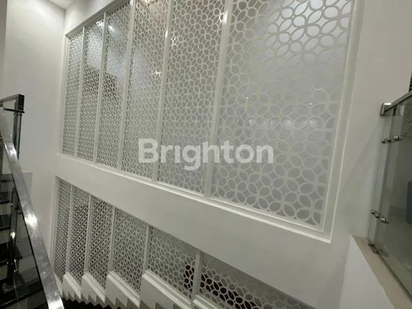 image JUAL RUMAH MEWAH 2LANTAI ROYAL RESIDENCE BOULEVARD WIYUNG SURABAYA BARAT (4)