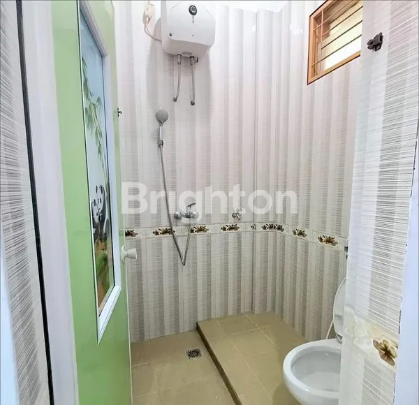 image RUKO KOMERSIAL MMTC , PANCING - POSISI STRATEGIS - SIAP HUNI - HARGA DAN KONDISI BAGUS BARU RENOVASI, PINTU UTAMA DOUBLE BESI PRESS - JERJAK BESI JENDELA DAN CANOPY DEPAN RUKO (7)