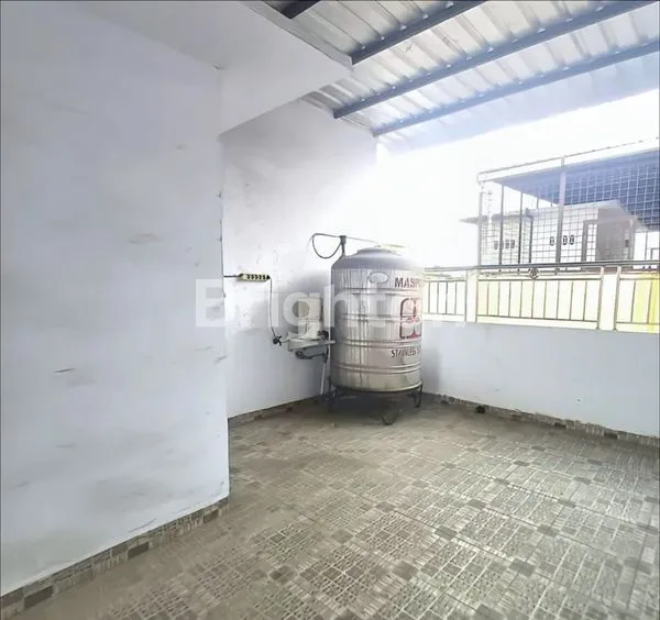 image RUKO KOMERSIAL MMTC , PANCING - POSISI STRATEGIS - SIAP HUNI - HARGA DAN KONDISI BAGUS BARU RENOVASI, PINTU UTAMA DOUBLE BESI PRESS - JERJAK BESI JENDELA DAN CANOPY DEPAN RUKO (8)