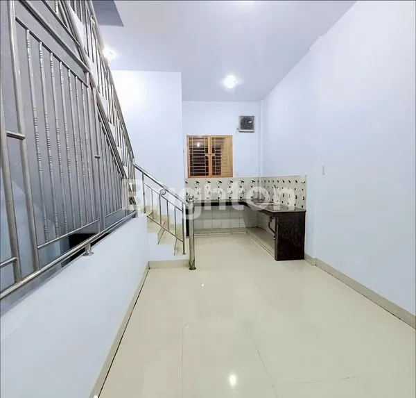 image RUKO KOMERSIAL MMTC , PANCING - POSISI STRATEGIS - SIAP HUNI - HARGA DAN KONDISI BAGUS BARU RENOVASI, PINTU UTAMA DOUBLE BESI PRESS - JERJAK BESI JENDELA DAN CANOPY DEPAN RUKO (5)