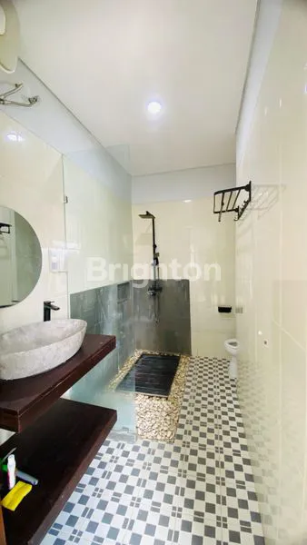 image RUMAH MODERN FURNISH TIGA LANTAI DI UNGASAN DEKAT KE PECATU GRAHA (8)